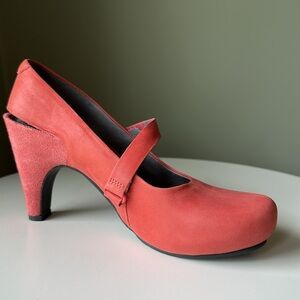 TSUBO Acrea Leather Mary Jane Slingback Pumps Salmon Heels Comfortable EUC